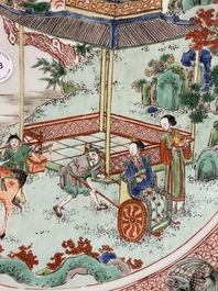 Un plat en porcelaine de Chine famille verte &agrave; d&eacute;cor de figures dans un paysage, Kangxi